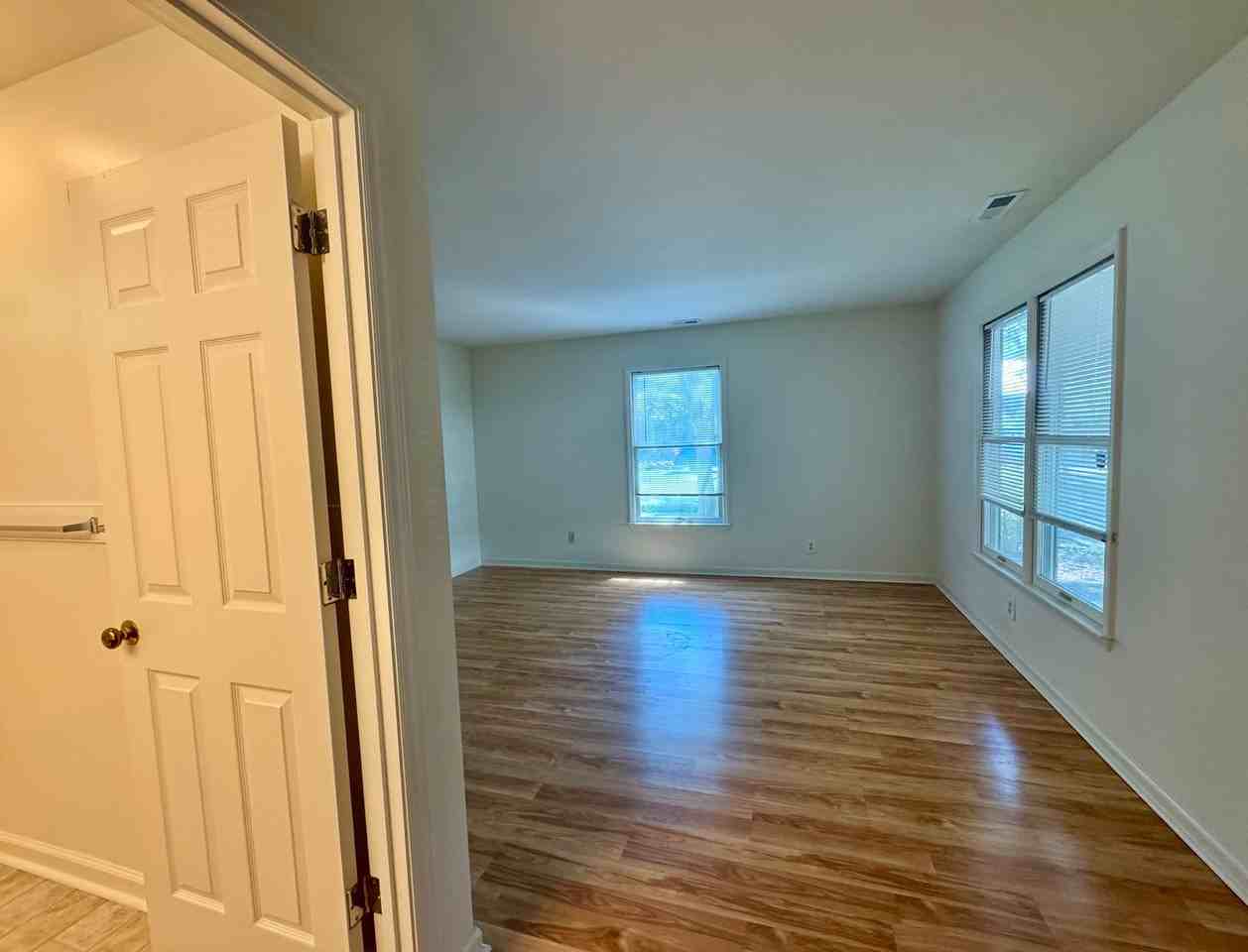 103 Lindsay St - Photo 7 of 17