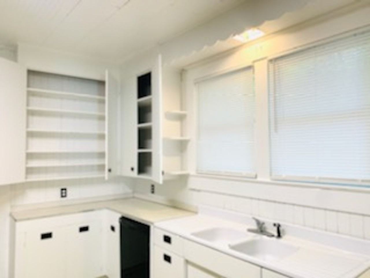 2319 Elliott St - Photo 6 of 14