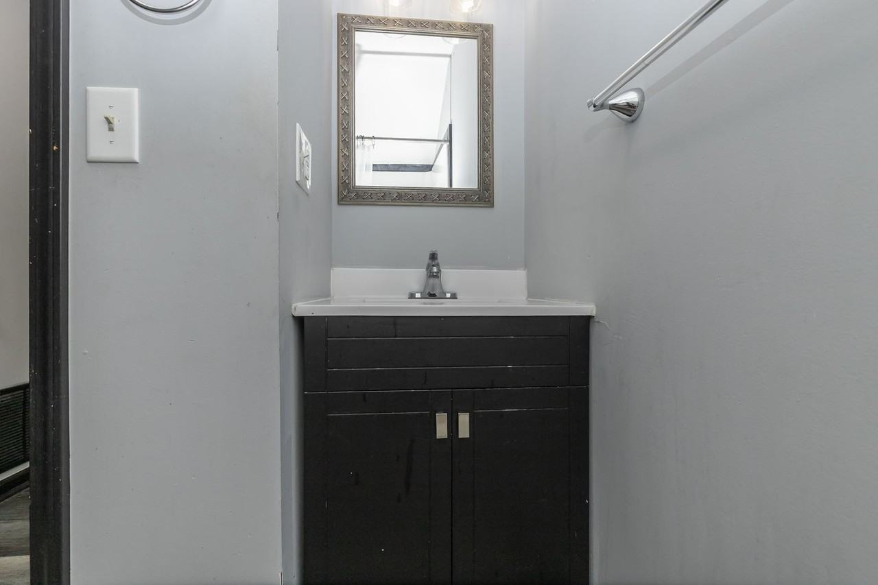 201 S Main St - Photo 4 of 14