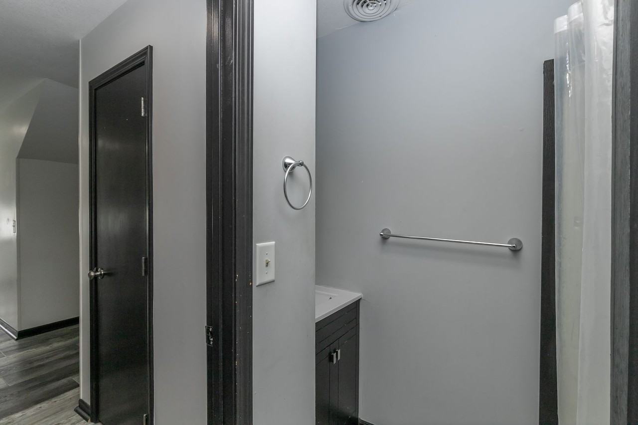 201 S Main St - Photo 5 of 14