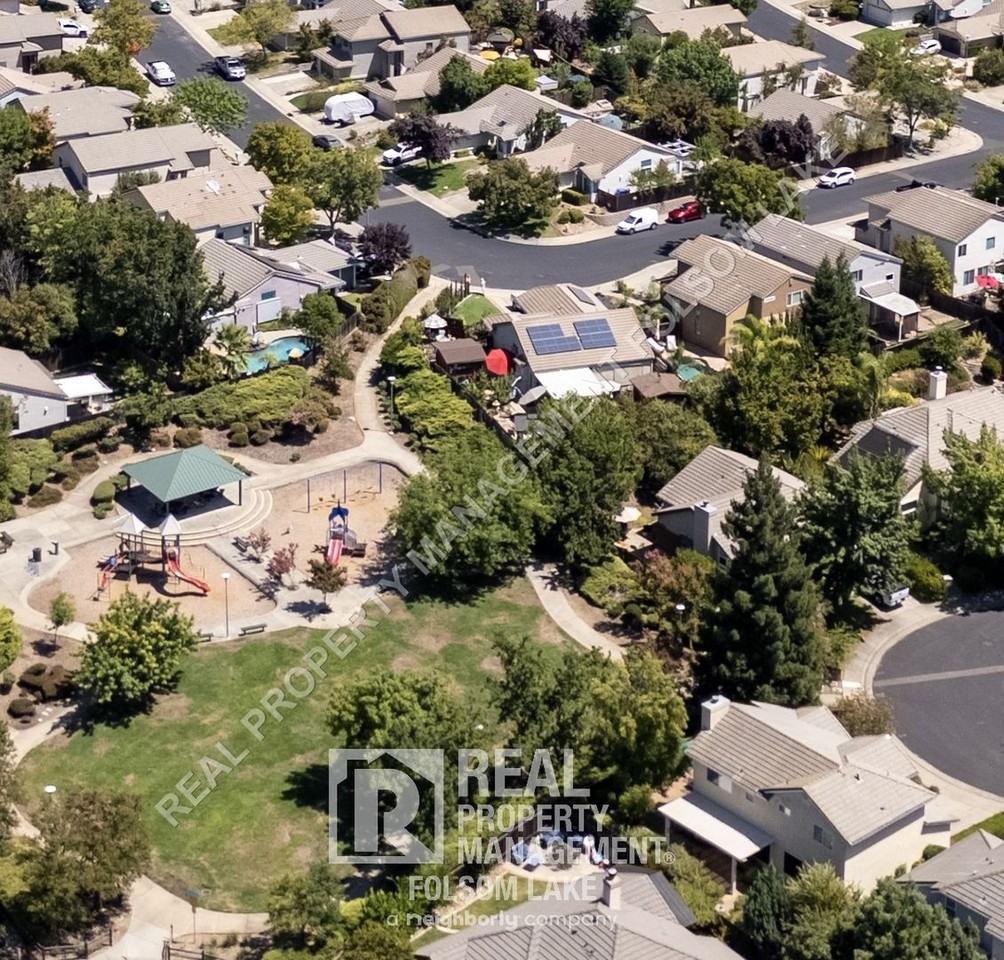 118 Whiting Way - Photo 4 of 4