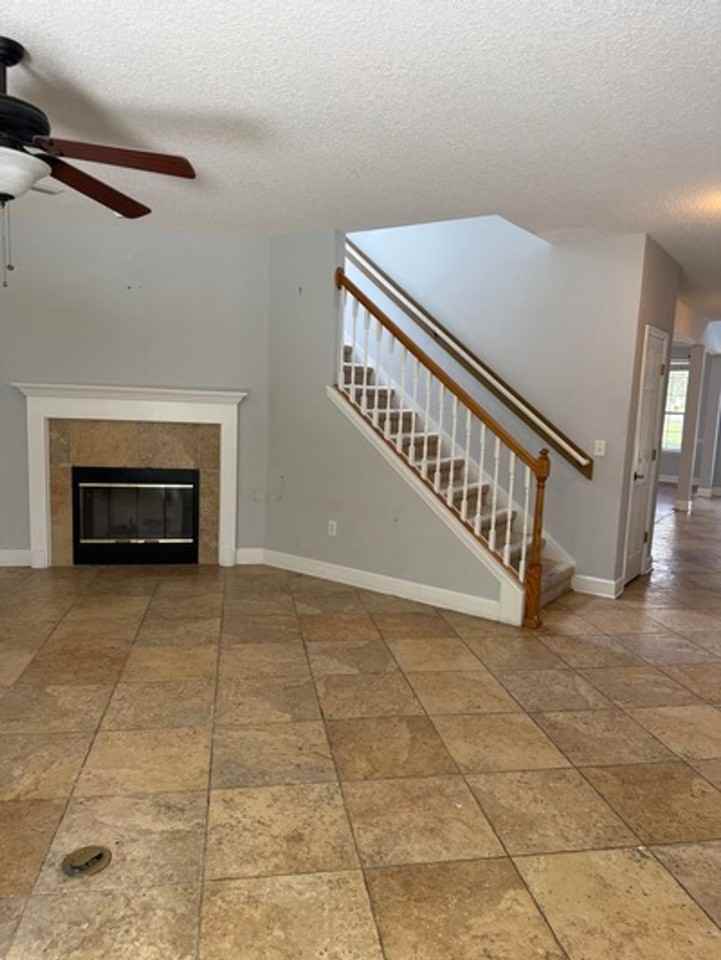 1676 Majestic View Ln - Photo 4 of 17