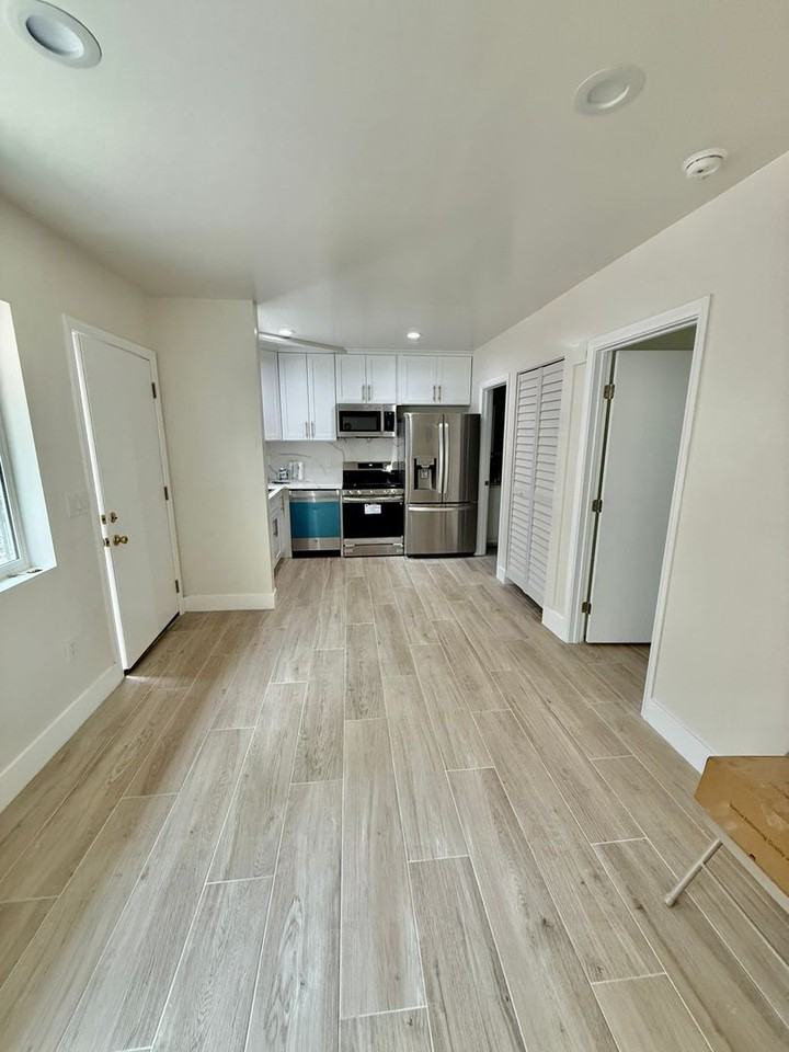 1185 Zircon St #1 - Photo 4 of 11