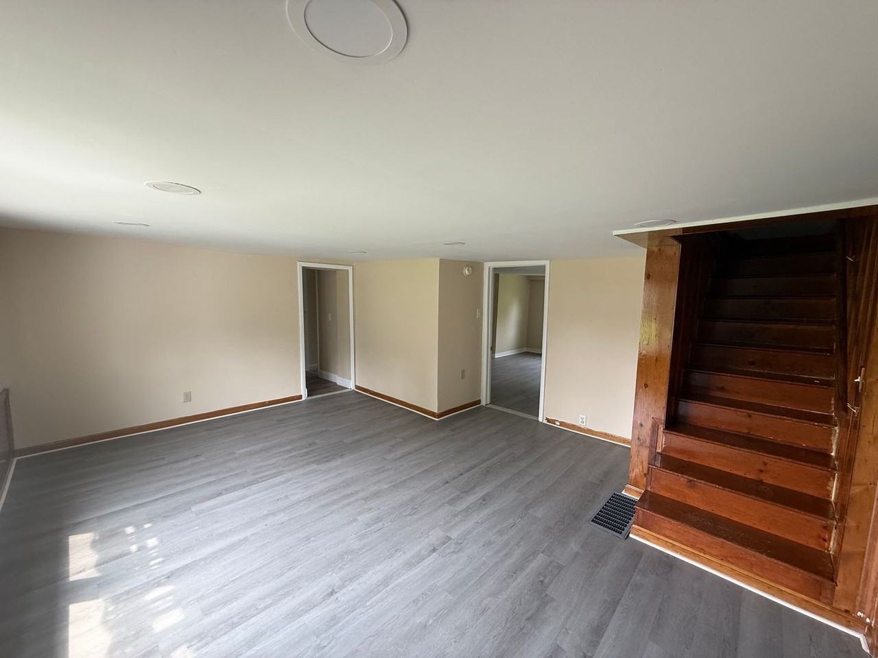 5577 Station St - Photo 7 of 11
