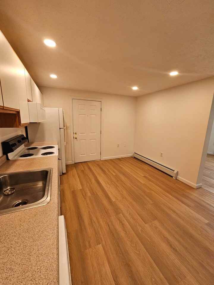362 Concord St - Photo 3 of 15