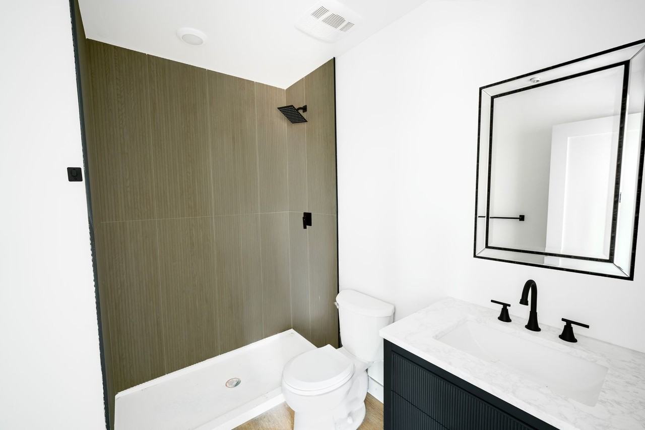 2325 Comstock Street - Photo 2 of 15