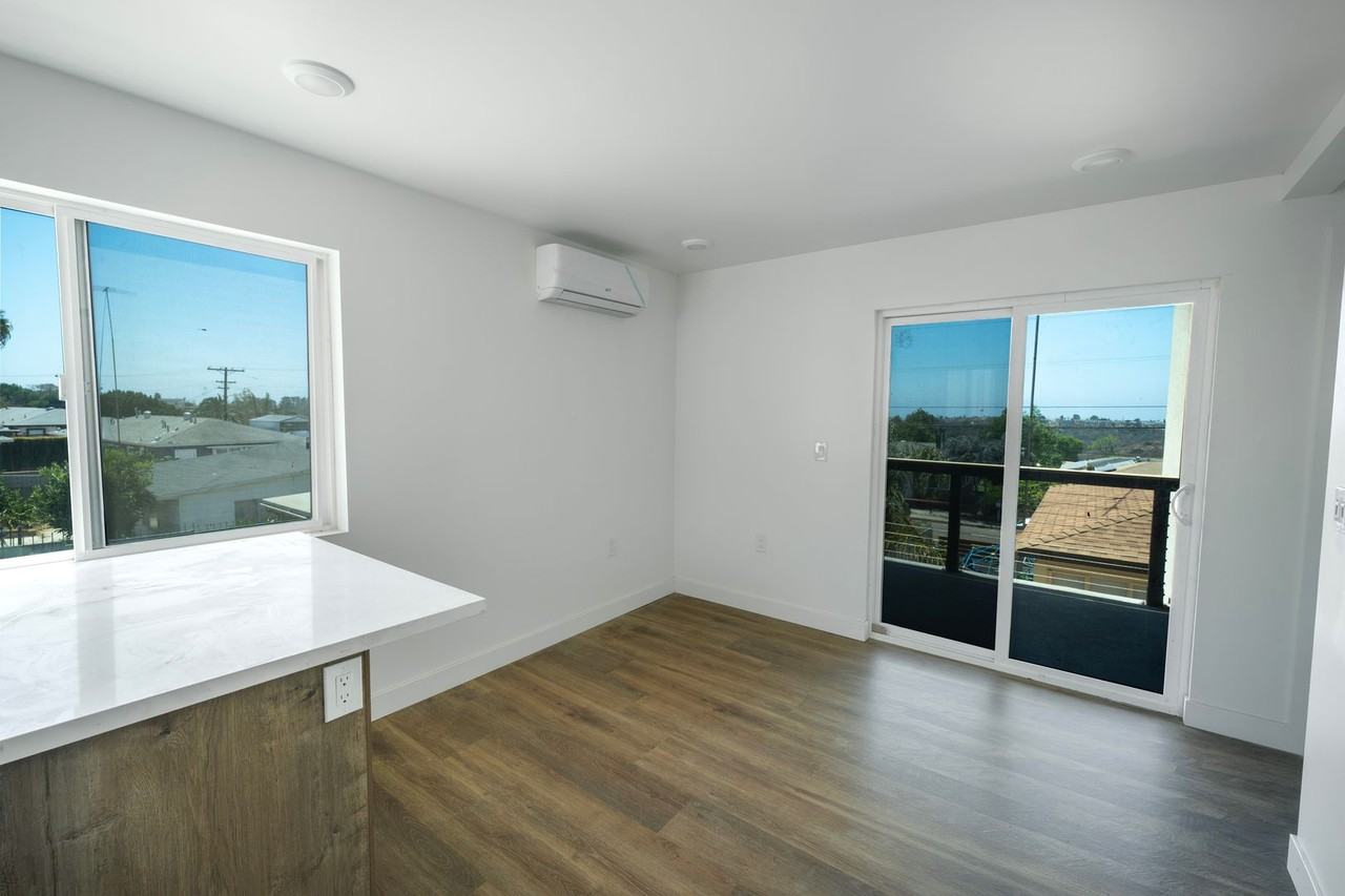 2325 Comstock Street - Photo 5 of 15