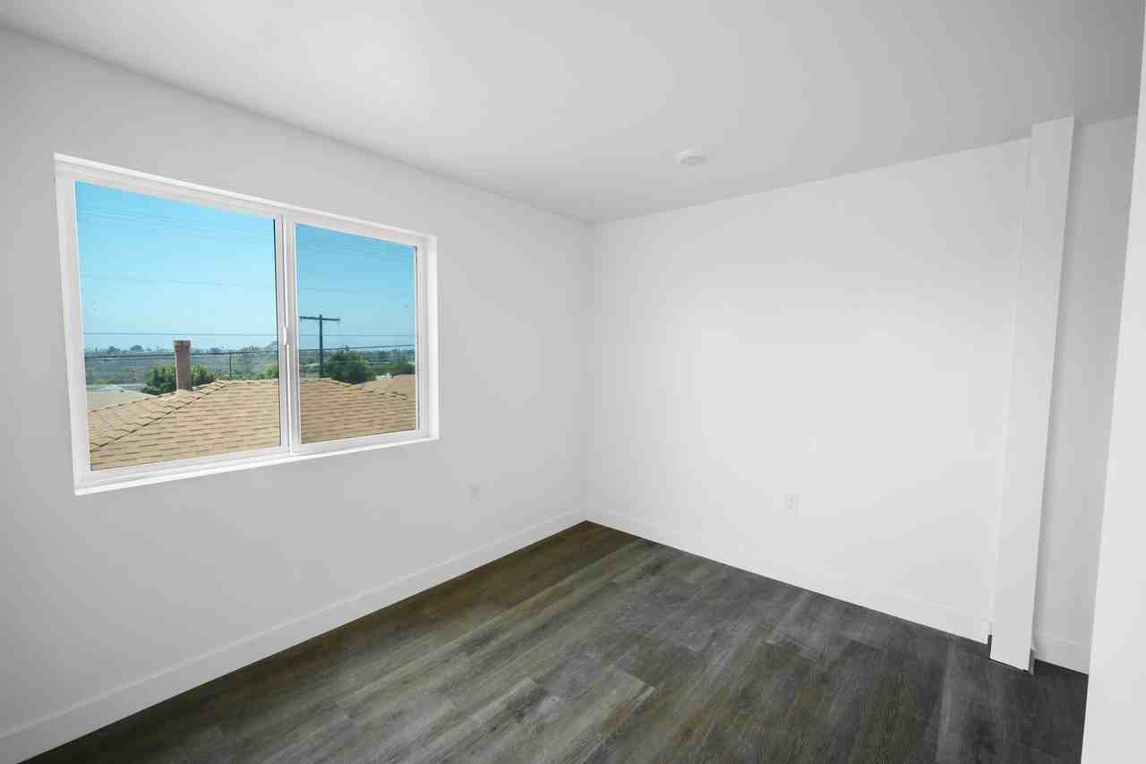 2325 Comstock Street - Photo 6 of 15