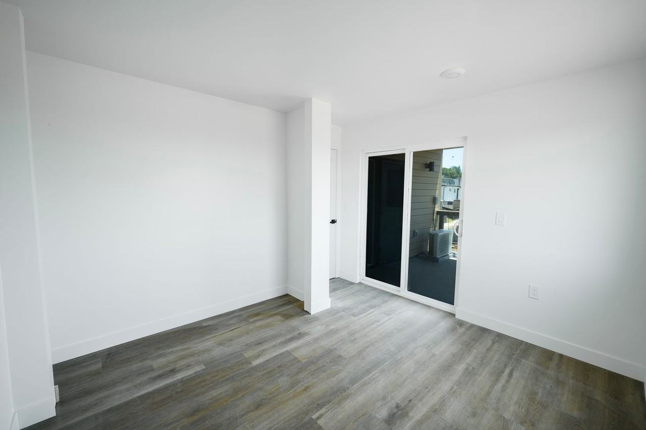 2325 Comstock Street - Photo 7 of 15