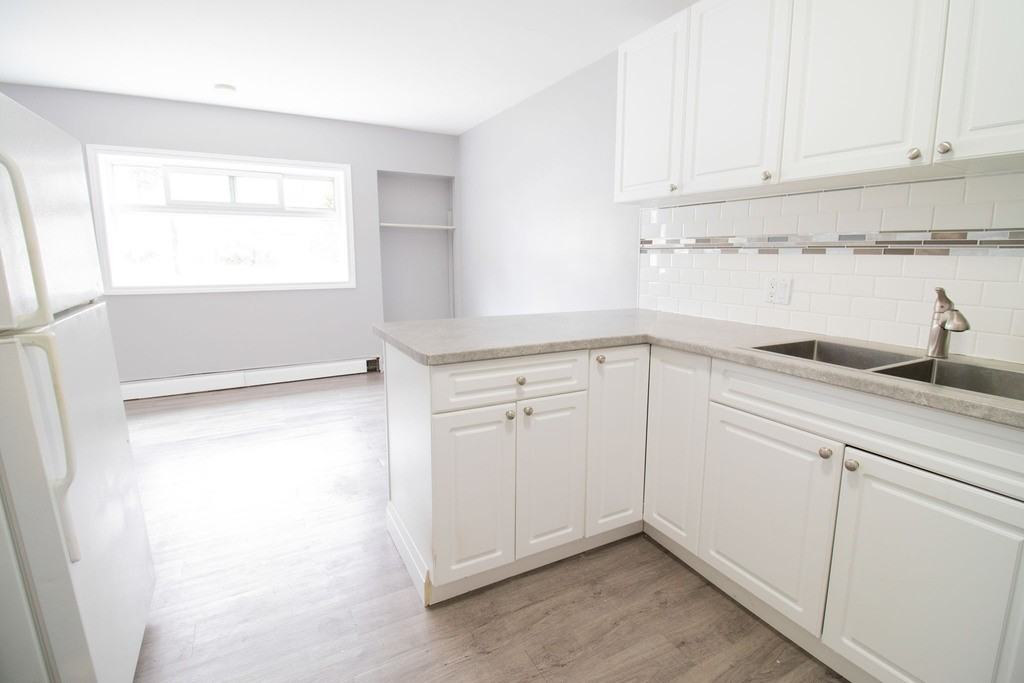 1 Ormond St N - Photo 2 of 9