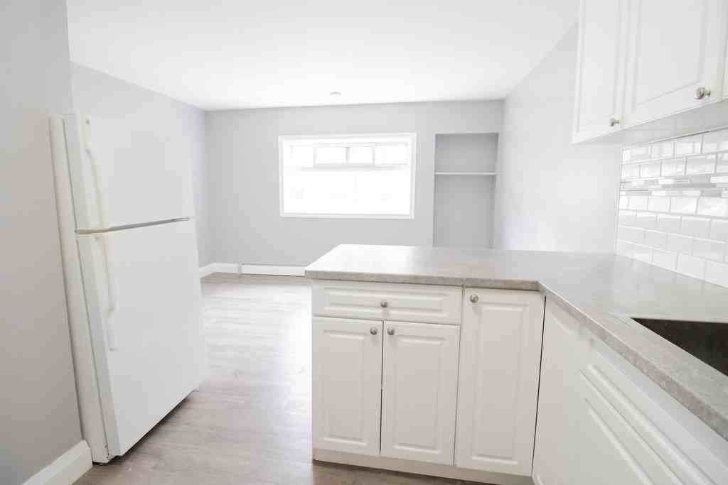 1 Ormond St N - Photo 3 of 9