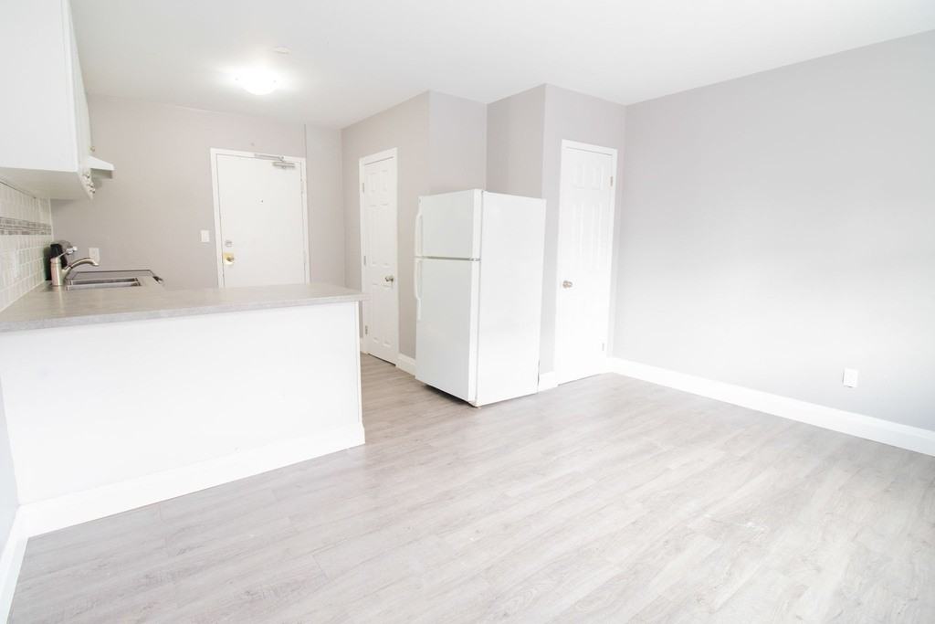 1 Ormond St N - Photo 4 of 9