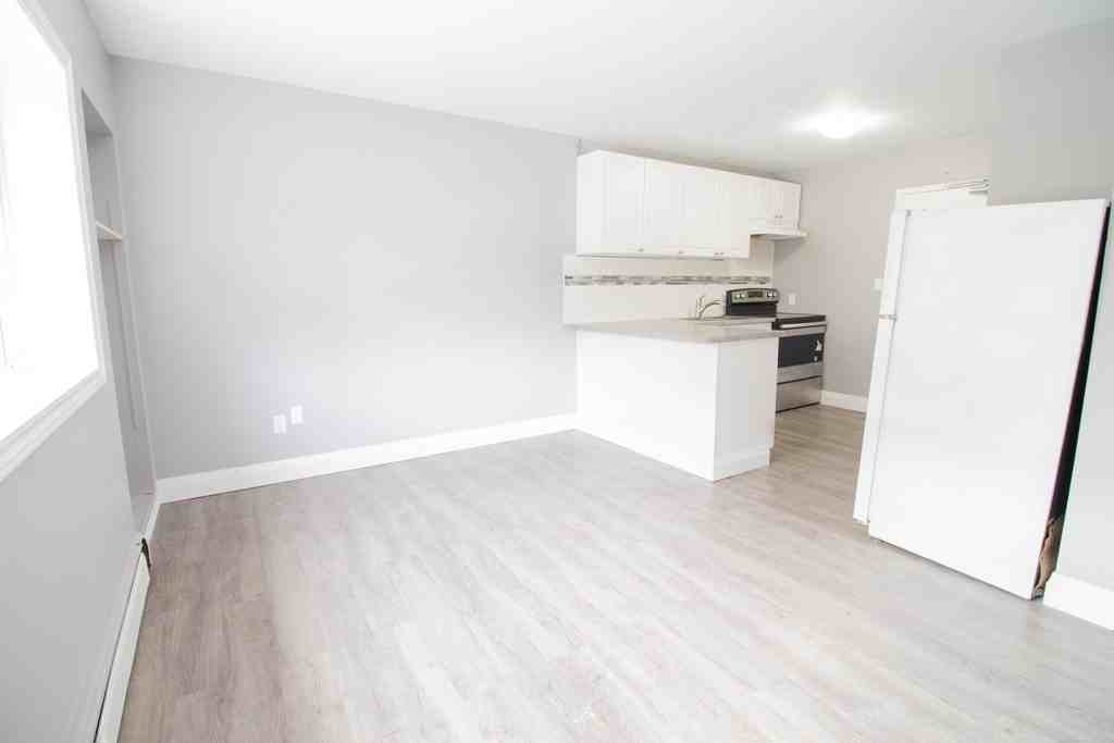 1 Ormond St N - Photo 5 of 9