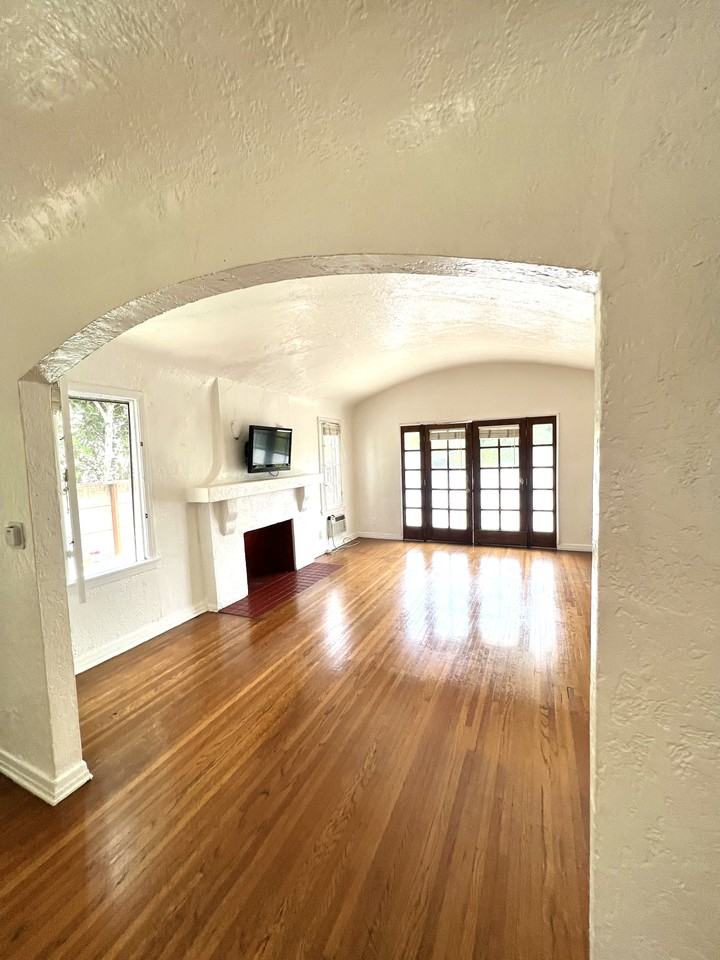 533 North Alta Vista Boulevard - Photo 2 of 25