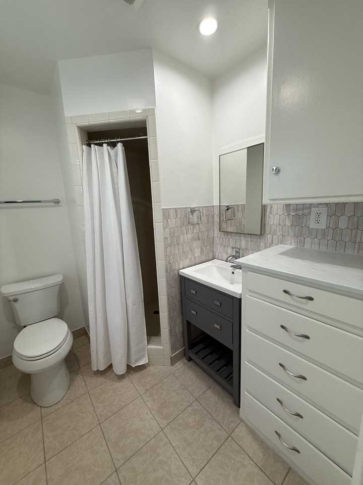 247 5th St #B - Photo 7 of 10