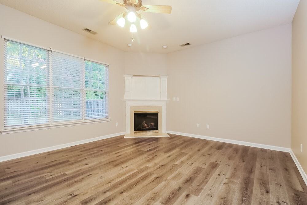 15541 Dehavilland Dr - Photo 6 of 17