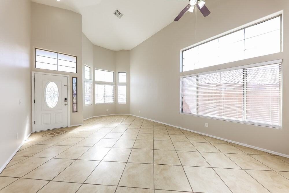 2102 S 114th Ln - Photo 5 of 17