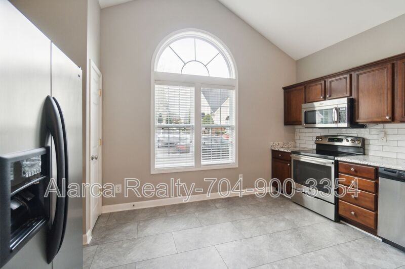 4218 Amherst Villa Ct - Photo 3 of 21