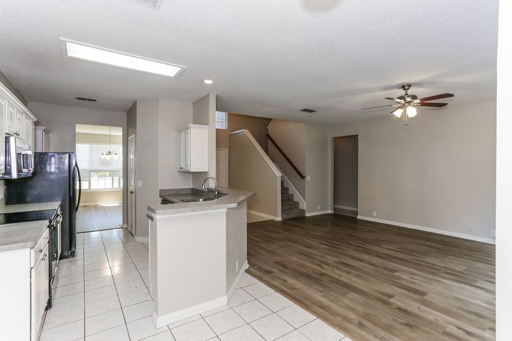 3404 Roddy Dr - Photo 4 of 17