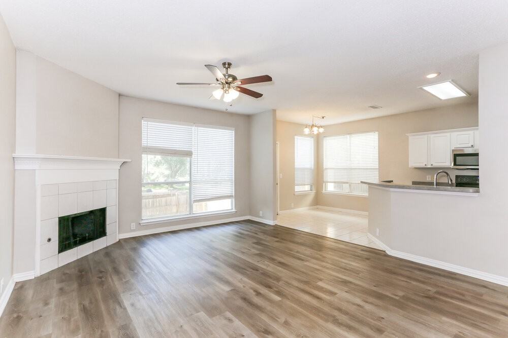 3404 Roddy Dr - Photo 5 of 17