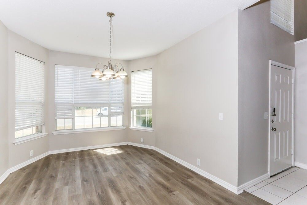 3404 Roddy Dr - Photo 7 of 17