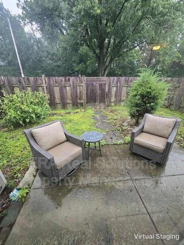 1184 Woodbrook Ln - Photo 4 of 20