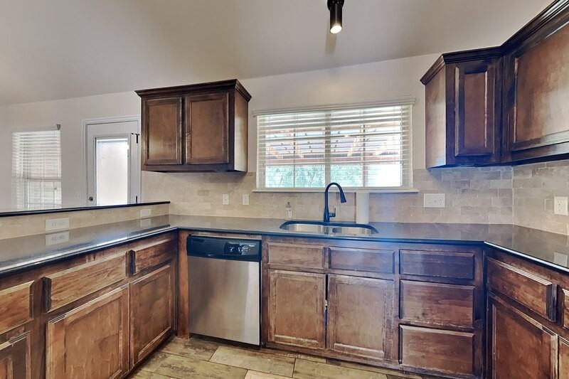 12505 Edison Dr - Photo 4 of 19