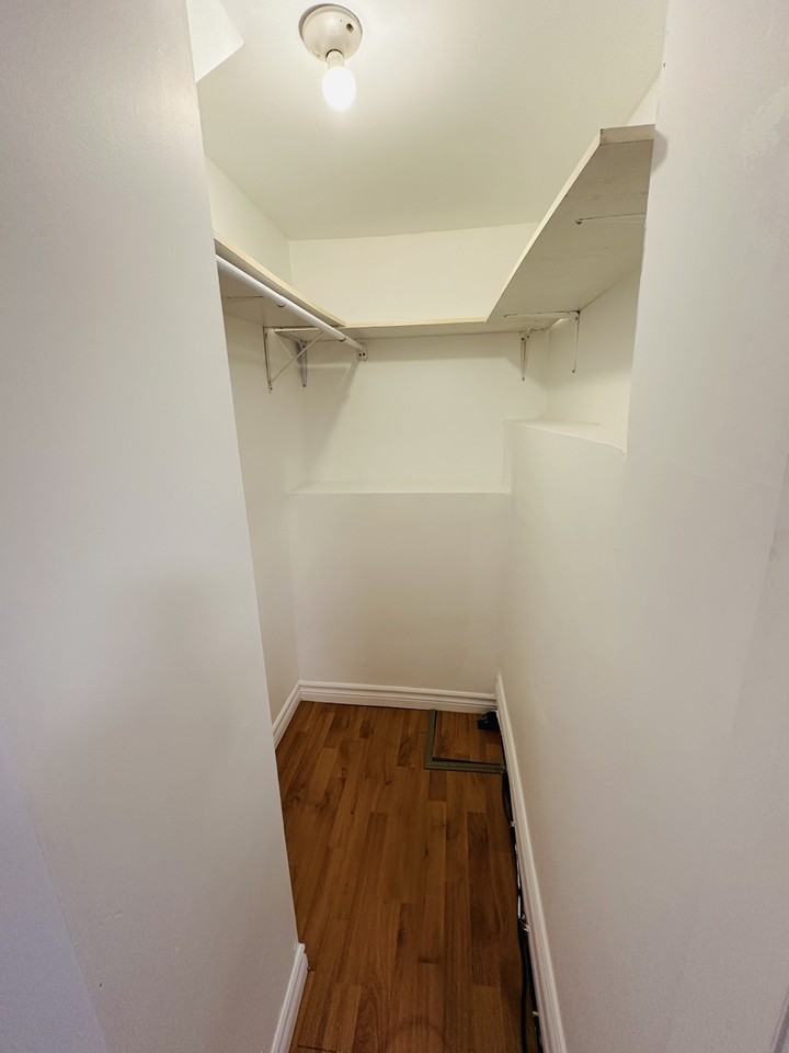 1189 Dufferin St - Photo 7 of 15