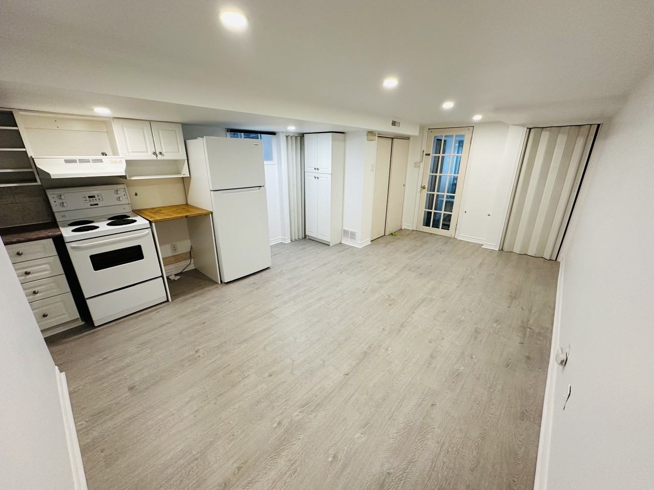 1189 Dufferin St - Photo 2 of 15