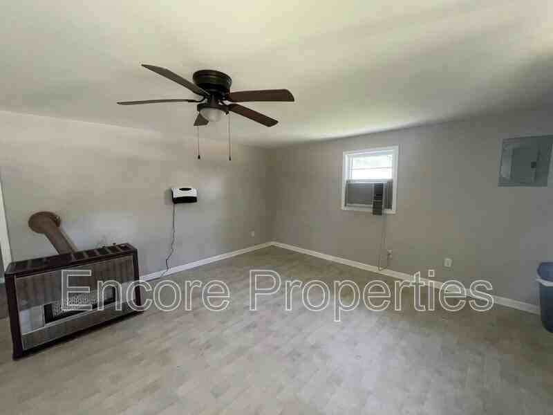 1102 Ferndale Ln - Photo 2 of 7