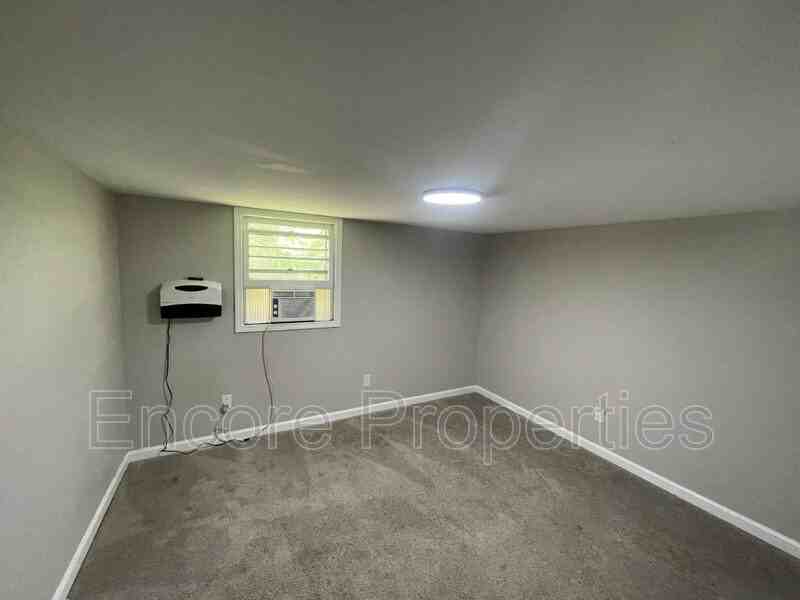 1102 Ferndale Ln - Photo 3 of 7