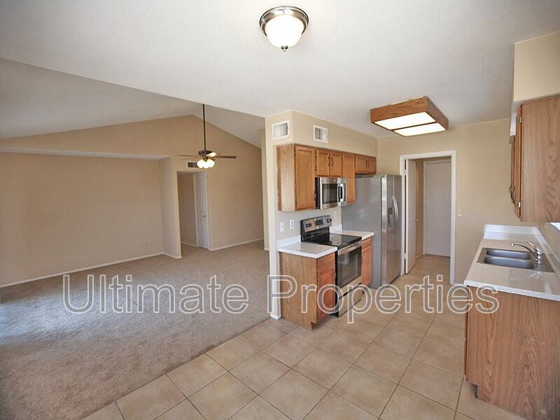 6938 W Cochise Dr - Photo 5 of 15