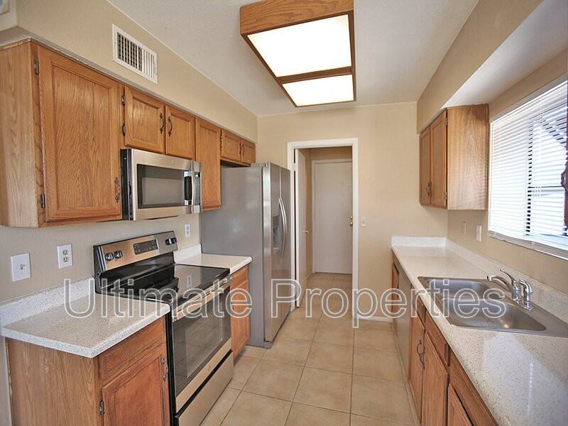 6938 W Cochise Dr - Photo 6 of 15