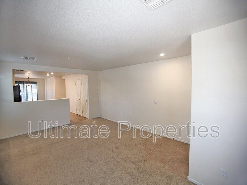 3926 E Kent Ave - Photo 5 of 30