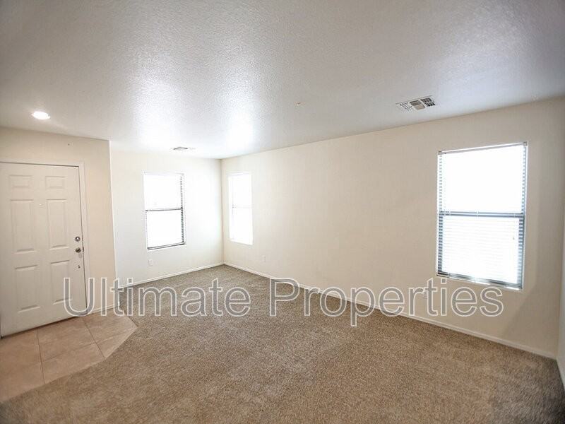 3926 E Kent Ave - Photo 7 of 30