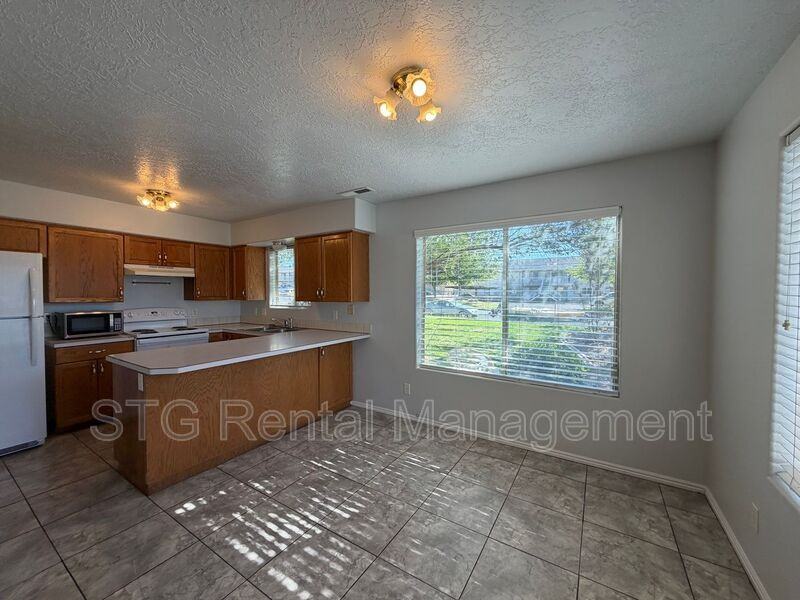 433 Eastsouth #2 - Photo 5 of 21