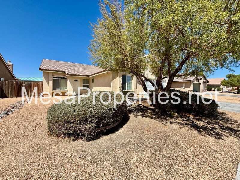 15976 Elkins St - Photo 3 of 31