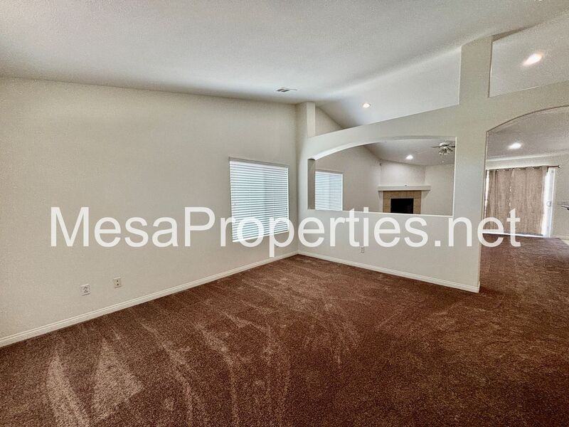 15976 Elkins St - Photo 4 of 31
