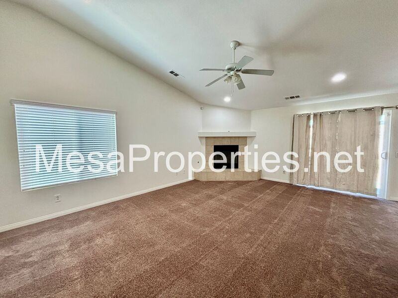 15976 Elkins St - Photo 6 of 31