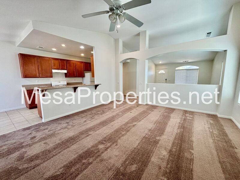 15976 Elkins St - Photo 7 of 31
