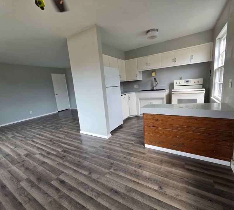 112 Andrew Ave - Photo 3 of 18