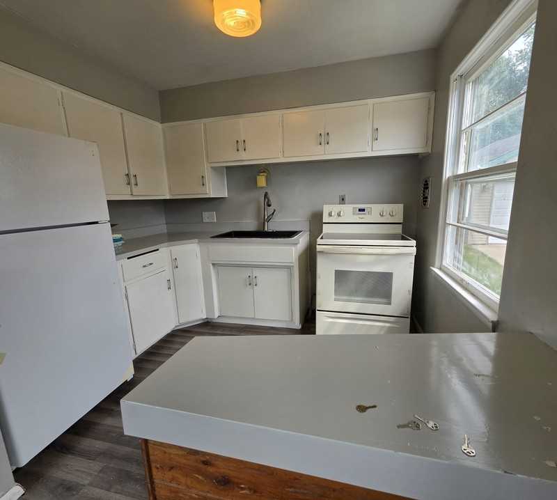 112 Andrew Ave - Photo 7 of 18