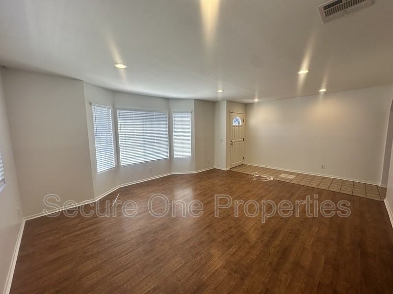 1731 Damon St - Photo 5 of 28