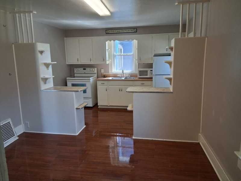220 6th St - Photo 3 of 12