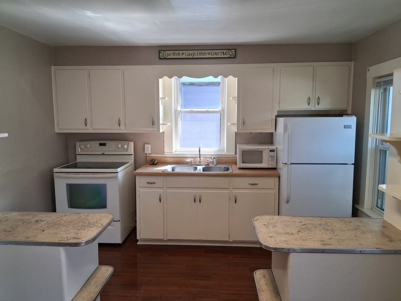 220 6th St - Photo 4 of 12