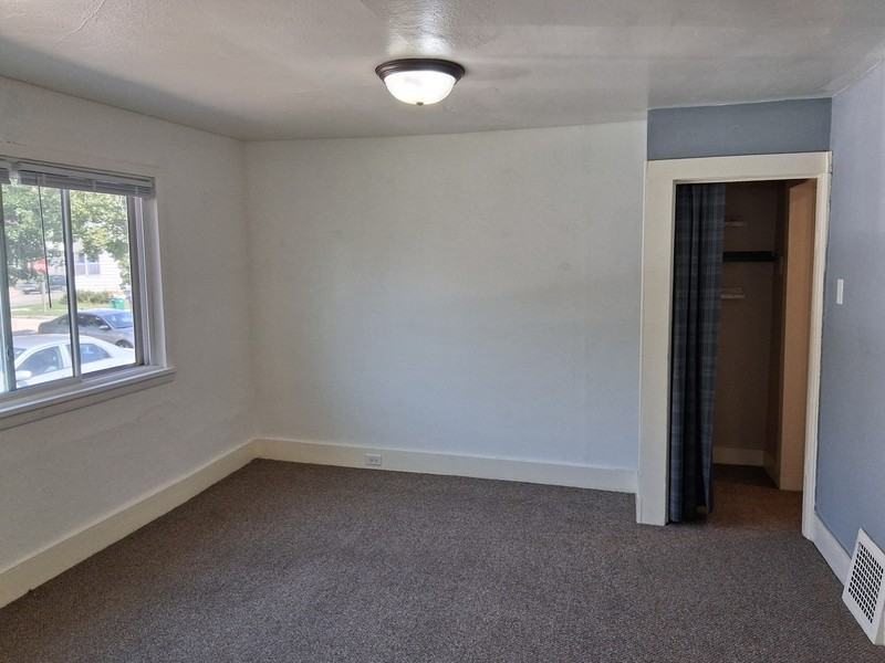 220 6th St - Photo 6 of 12