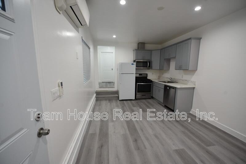 7260 Yolanda Ave - Photo 4 of 16