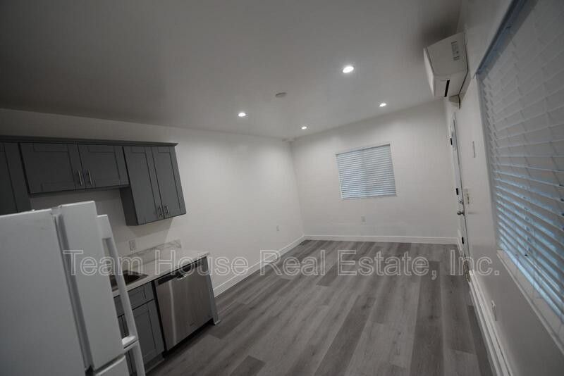 7260 Yolanda Ave - Photo 7 of 16