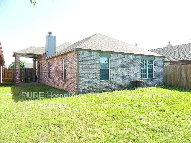 1705 Sw 23rd St - Photo 4 of 21