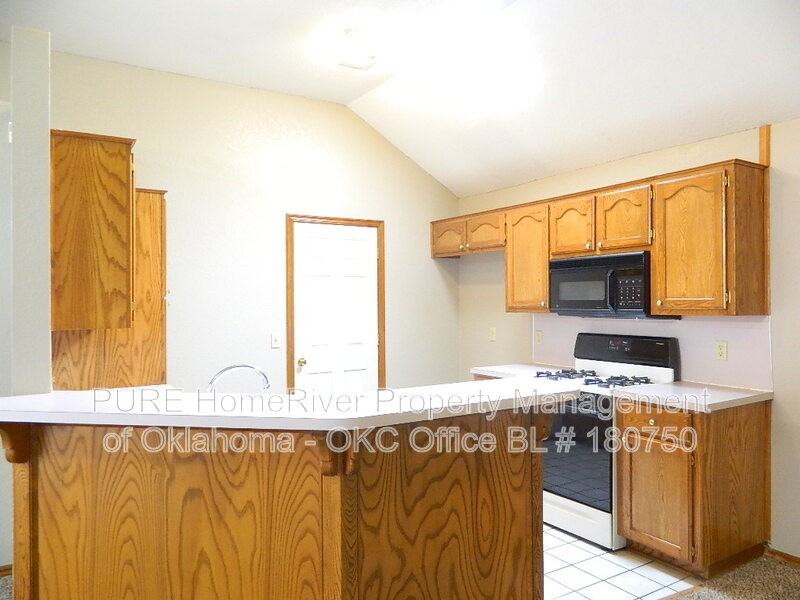 1705 Sw 23rd St - Photo 7 of 21